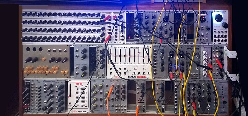 La fuente de alimentación para un sistema modular Eurorack: todo lo que necesitas saber